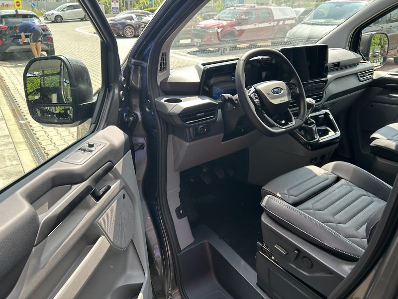 Ford Tourneo Custom Titanium L1 2.0 EcoBlue 110 kW - fotka 16 z 35