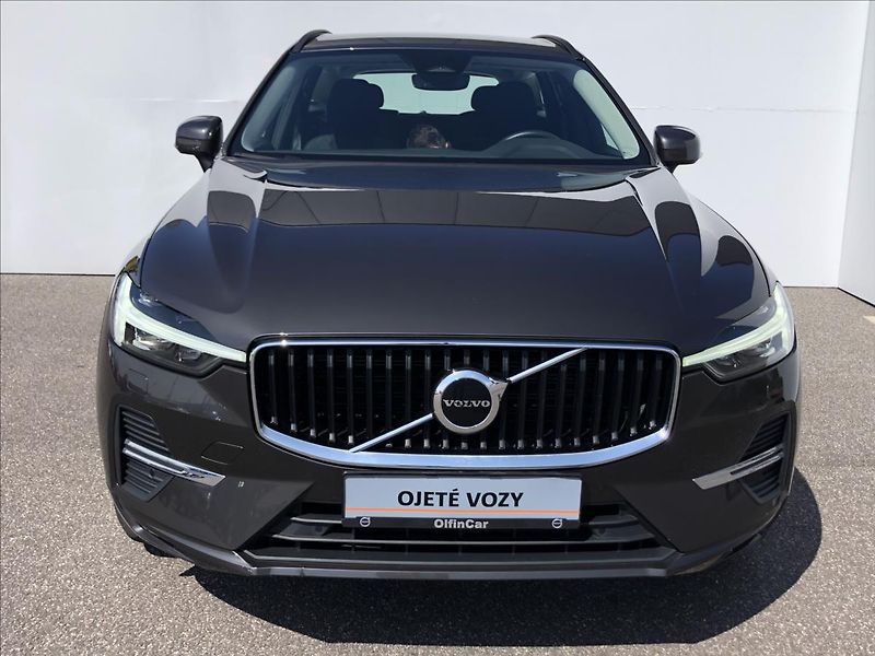 Volvo XC60 2,0 AWD MOMENTUM PRO  B4 - fotka 4 z 27
