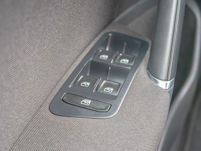 Volkswagen Golf (2014) 12/14 1.6TDI 77KW – NAVIGACE - fotka 31 z 61