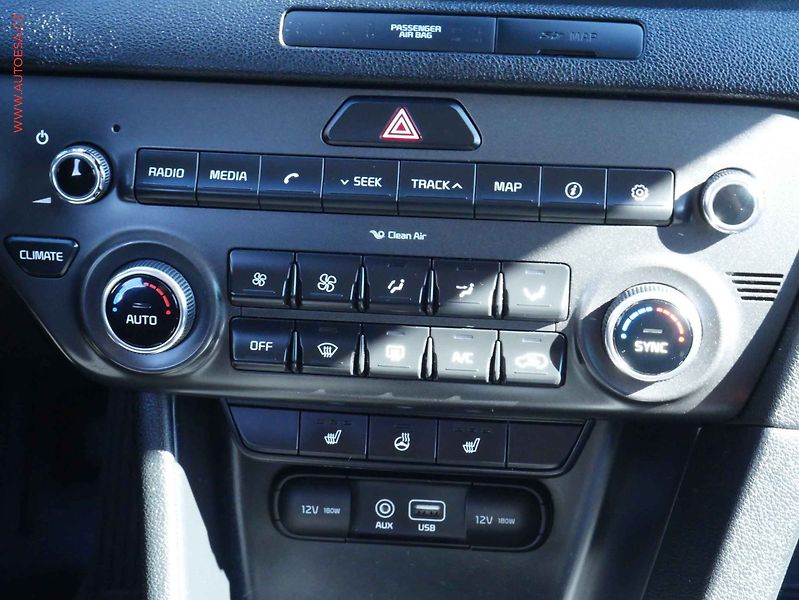 Kia Sportage (2017) 1.6 GDi, ČR, AC, TZ, výhřev - fotka 13 z 17