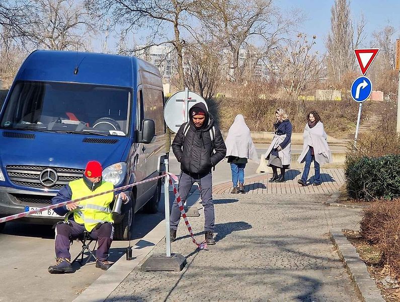 Filmaři zabrali Rohanské nábřeží. Řidiči musí objížďkou.