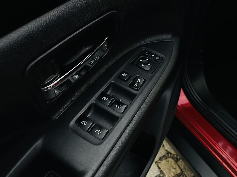 Mitsubishi Outlander 2.0i AUTOMAT 1.MAJITEL KAMERA  - fotka 32 z 43