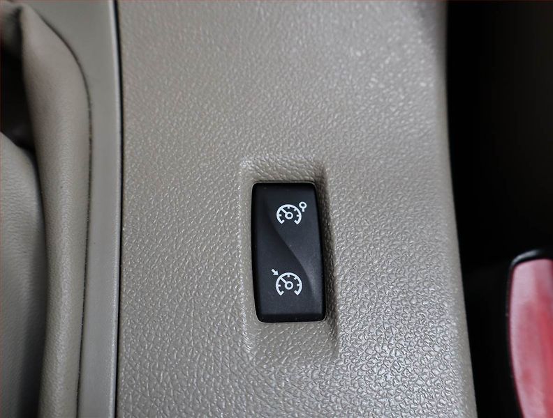 Renault Fluence (2010) 1.6 16V, Tažné, slušný stav - fotka 15 z 18