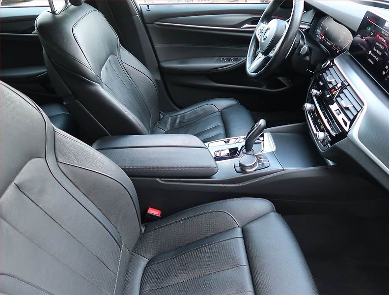BMW Řada 5 (2020) M Sport 530d xDrive - fotka 9 z 14