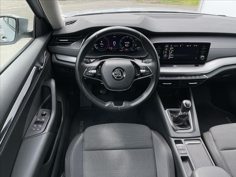Škoda Octavia 2,0 TDI Combi Ambition Plus - fotka 7 z 21