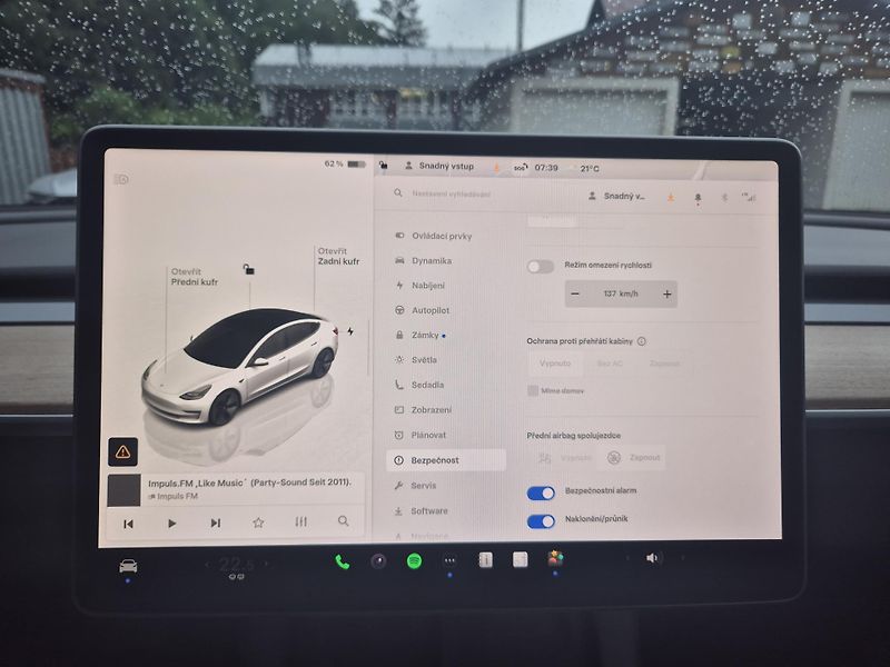 Tesla Model 3 STANDART RANGE 208kw SOH 93,6% - fotka 27 z 47