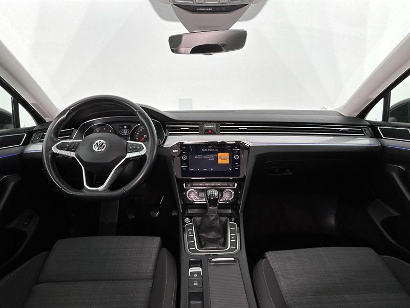 Volkswagen Passat Bussines - fotka 5 z 29