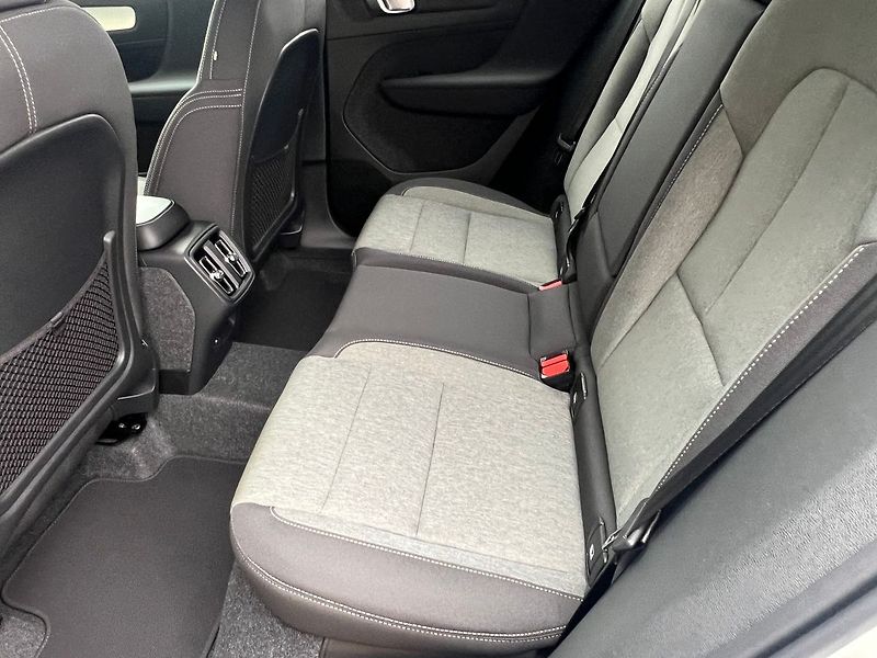 Volvo XC40 B3 PLUS BLACK EDITION ACC,360 - fotka 18 z 24