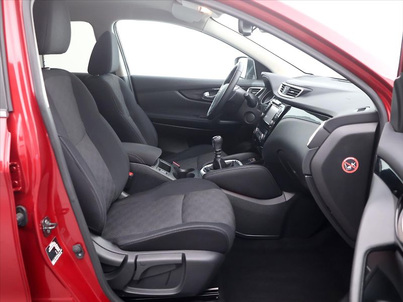 Nissan Qashqai 1,2 DIG-T 85 kW N-Connecta - fotka 11 z 31