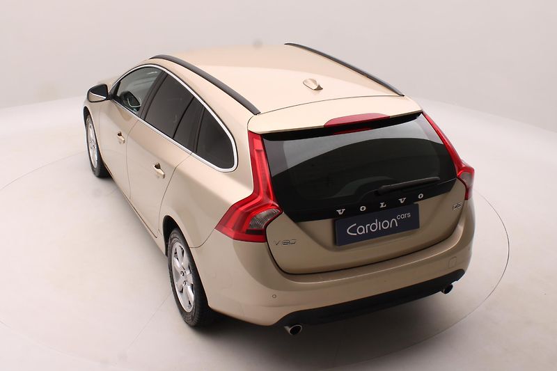Volvo V60 D5 MOMENTUM REZERVACE - fotka 17 z 43