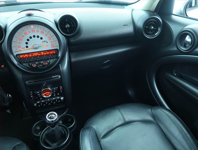 Mini Countryman (2014) Cooper S, Kůže, Bi-Xenony - fotka 8 z 15
