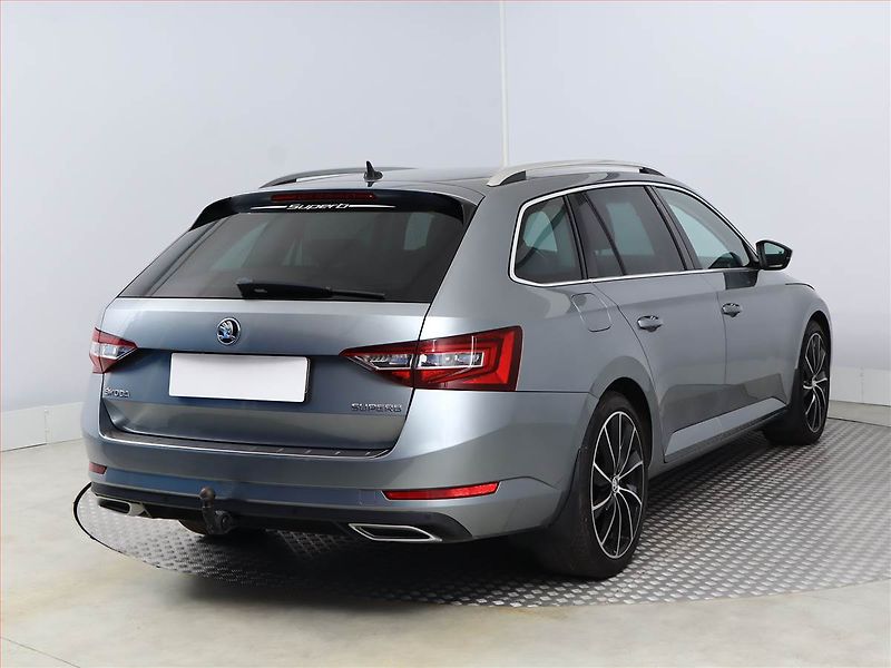 Škoda Superb (2016) Style 2.0 TDI, Automat, Kůže - fotka 5 z 19