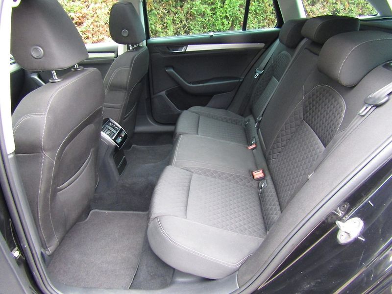 Škoda Superb (2015) 2.0 TDI 140kW DSG SPORT LINE - fotka 23 z 46