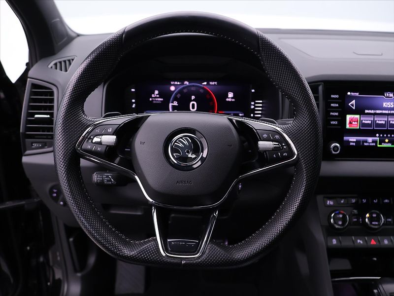 Škoda Karoq 2,0 TDI DSG Sportline 4x4 DPH - fotka 18 z 37