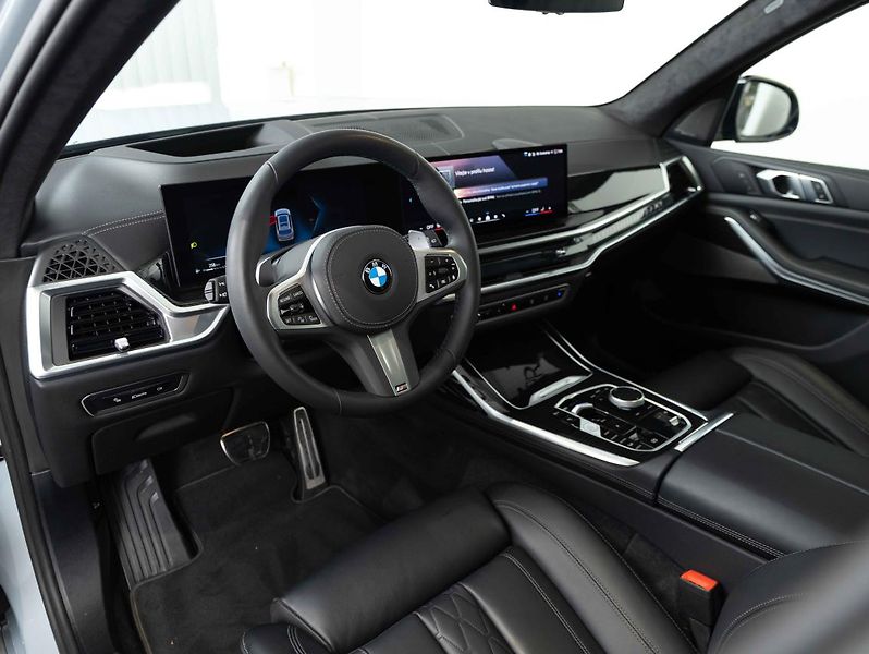 BMW X7 xDrive40i - fotka 11 z 25