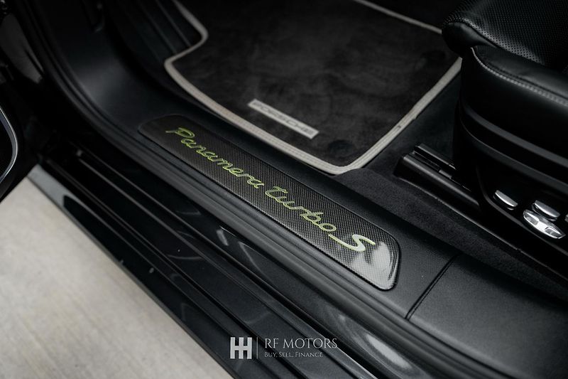 Porsche Panamera (2020) Turbo S E-Hybrid - fotka 53 z 55