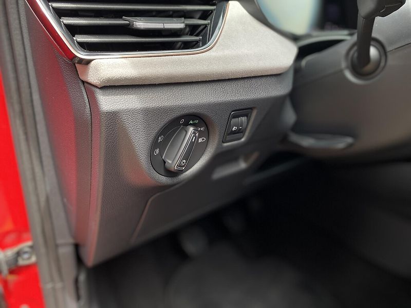 Škoda Kamiq 1,0 TSI 85 kW Top Selection - fotka 12 z 27
