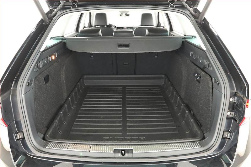 Škoda Superb (2019) Laurin&Klement 2.0 TDI - fotka 11 z 17