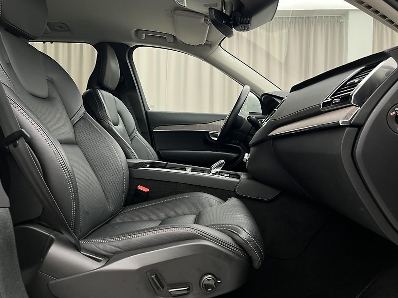 Volvo XC90 B5 AWD INSCRIPTION AUT 1. maj. - fotka 19 z 47