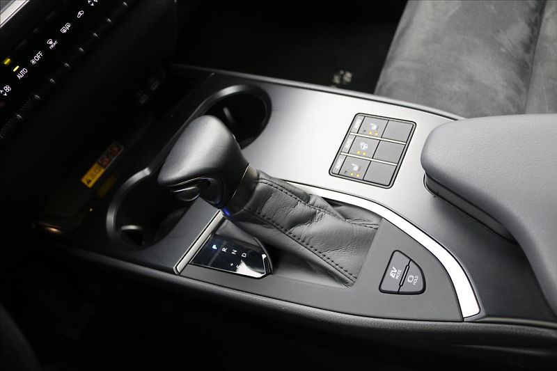 Lexus UX 250h 2,0 HEV, DSG, 1.Maj.  UX - fotka 27 z 64