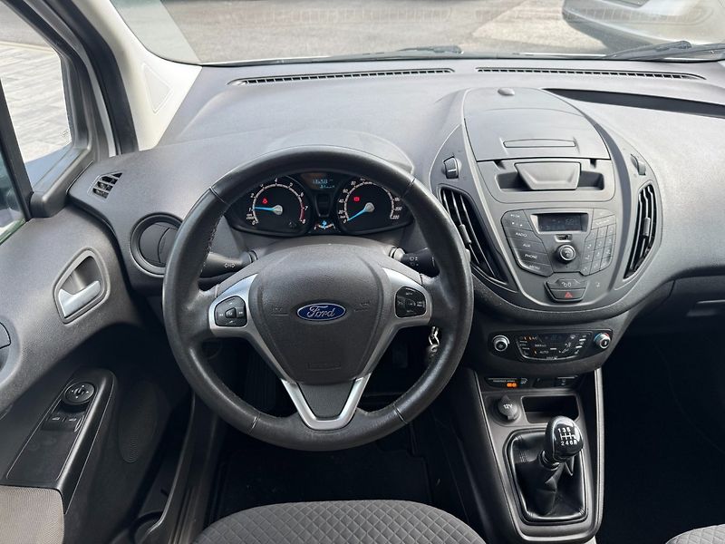 Ford Tourneo Courier (2019) 1.0 EcoBoost 73kW - fotka 13 z 29