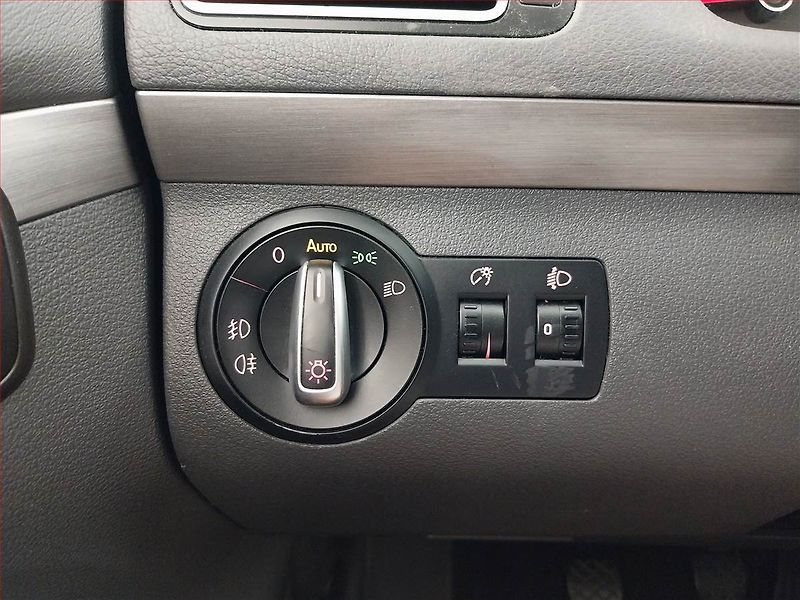 Volkswagen Touran (2012) 1.6 TDI, Tempomat - fotka 16 z 21