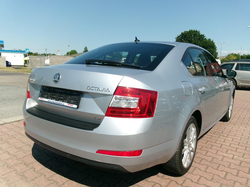 Škoda Octavia (2013) 1,4 TSI AC BT NAVI TEMP - fotka 9 z 38