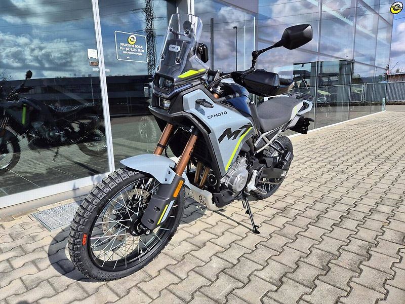 CFMOTO 450 MT-R (2026) - fotka 45 z 78