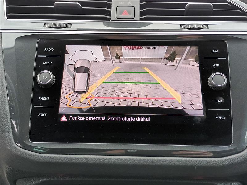 Volkswagen Tiguan 2,0 TDI,147KW,URBAN SPORT,4X4 - fotka 45 z 48