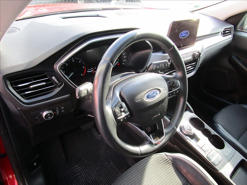 Ford Kuga 2.0 EcoBlue AWD, Titanium, aut - fotka 13 z 44