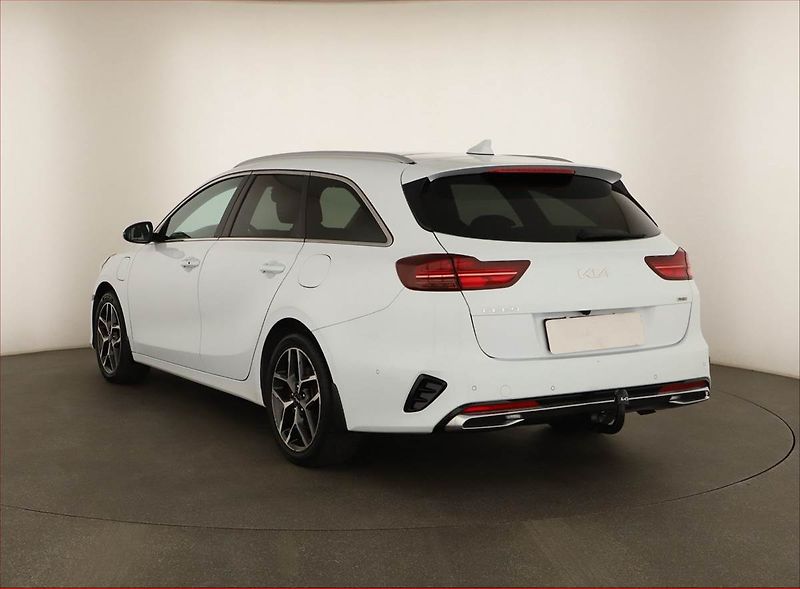 Kia Ceed (2023) Premium 1.6 GDI plug-in - fotka 4 z 19