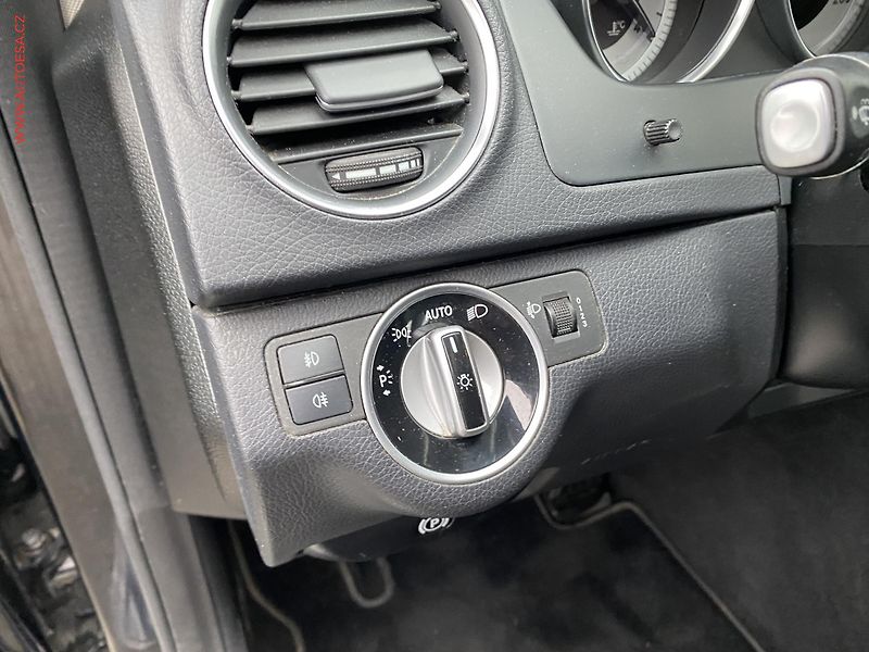 Mercedes-Benz Třídy C (2014) 1.6i C180, Klima - fotka 16 z 17