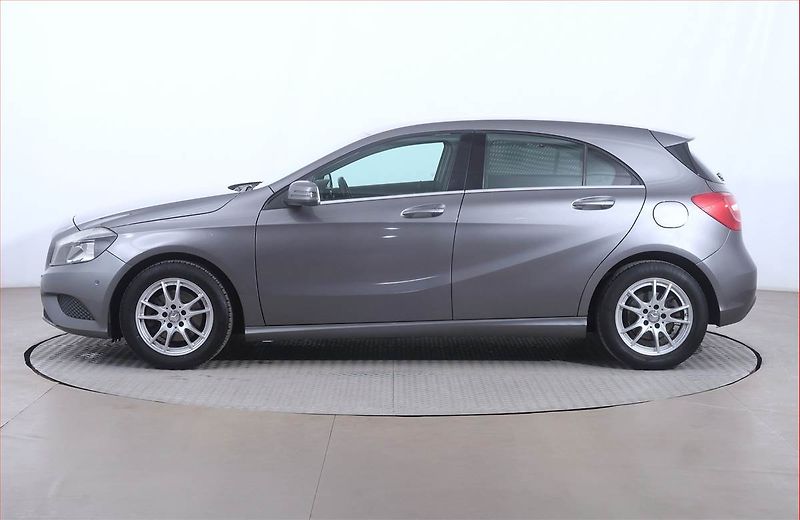 Mercedes-Benz Třídy A (2014) A 180, Park. senzory - fotka 3 z 19