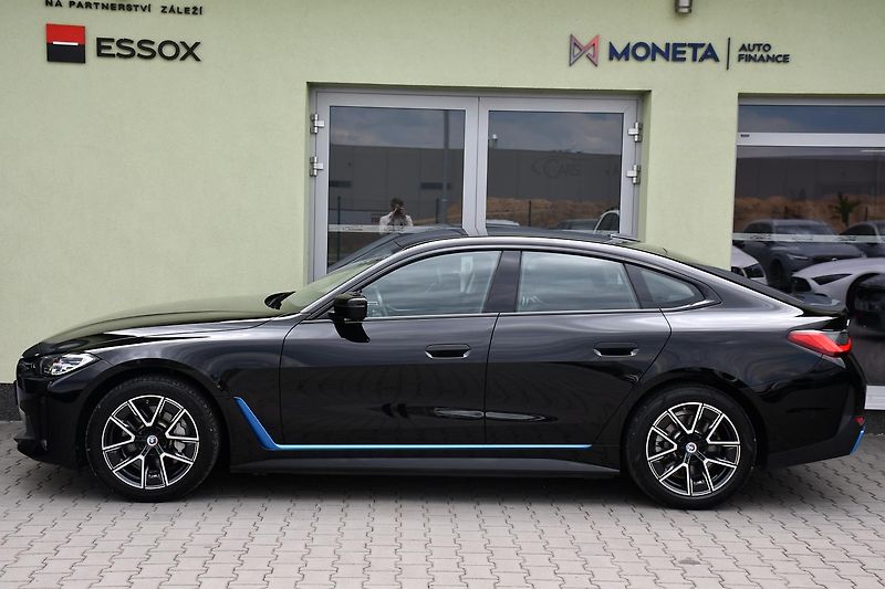 BMW i4 eDrive40 97%SoH - fotka 11 z 38