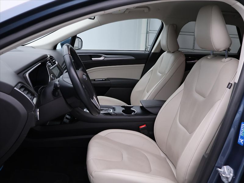 Ford Mondeo 2,0 Hybrid iCVT 103kW Vignale - fotka 11 z 35