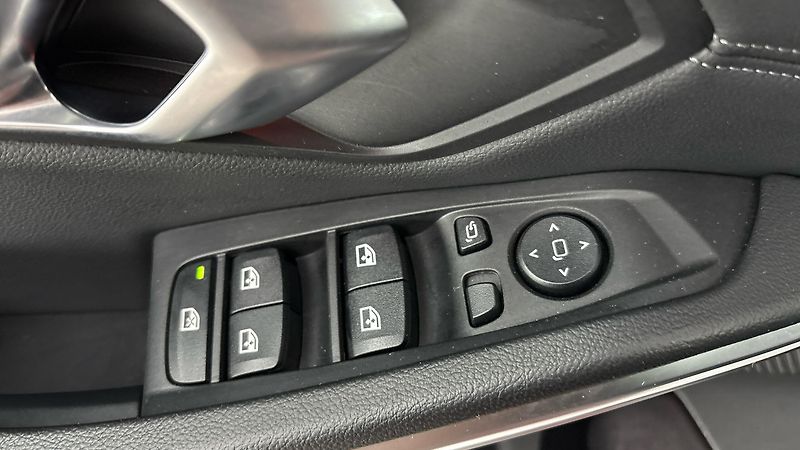 BMW Řada 3 330d AUT Sport Line - fotka 21 z 25