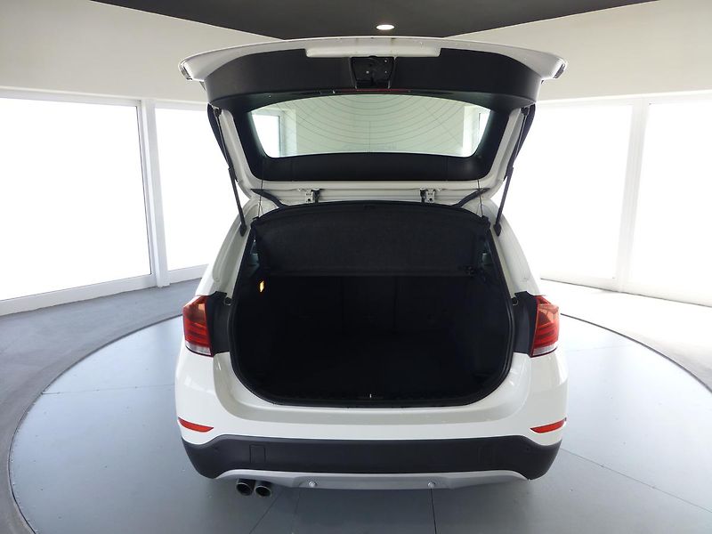 BMW X1 (2014) 2,0D*X-DRIVE**NAVI*ALU**XENONY - fotka 22 z 23