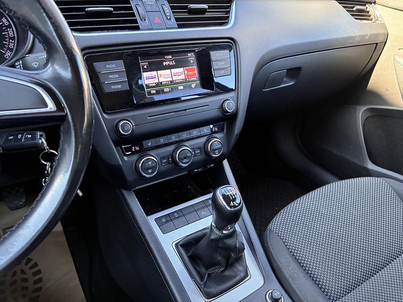 Škoda Octavia 1.6TDi 81kW 4x4 DIGI KLIMA ČR  - fotka 23 z 27