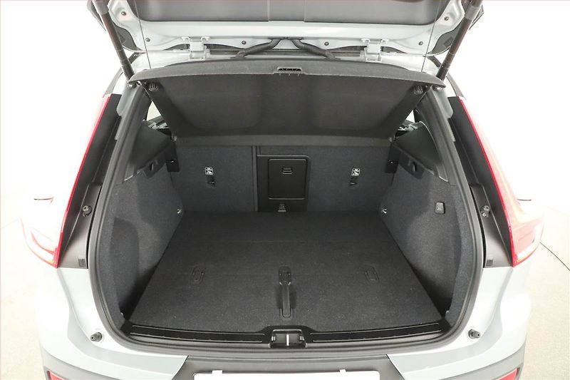 Volvo XC40 (2023) B3 - fotka 11 z 17
