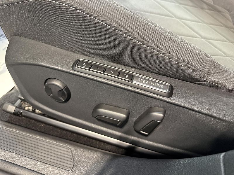 Volkswagen Golf 1.5 TSI EVO 110kW mHEV Style D - fotka 11 z 14