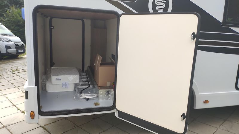 Elnagh Baron (2026) Compact model 2027 2x skladem - fotka 4 z 24