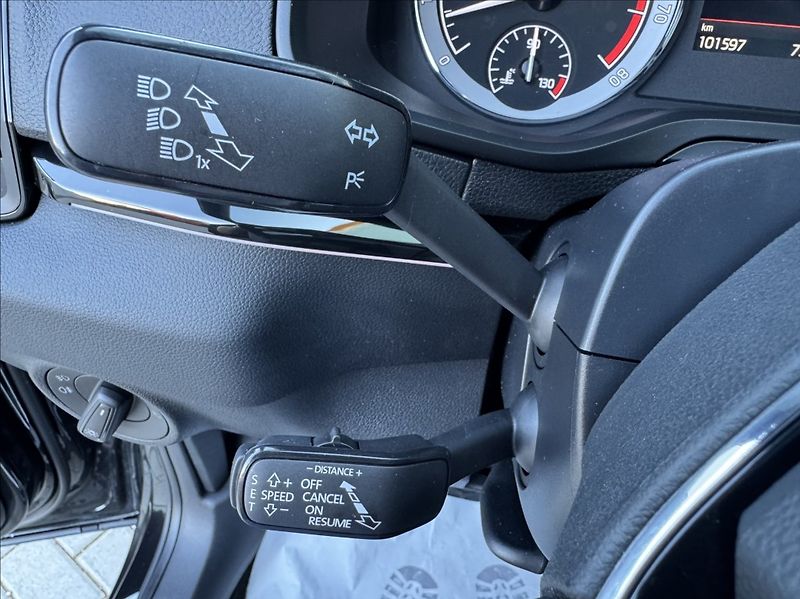 Škoda Karoq 1,5 TSI DSG SPORTLINE DPH ČR - fotka 27 z 50