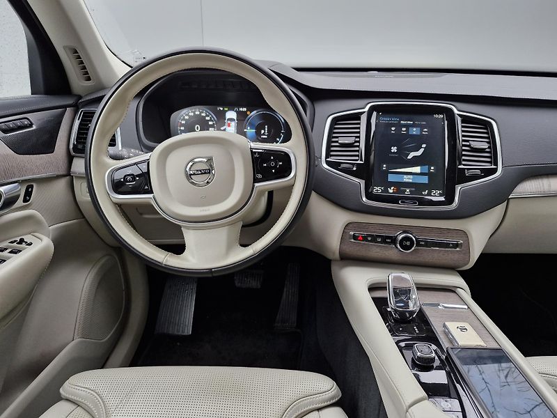 Volvo XC90 AWD Plug-in Hybrid Inscription - fotka 9 z 9