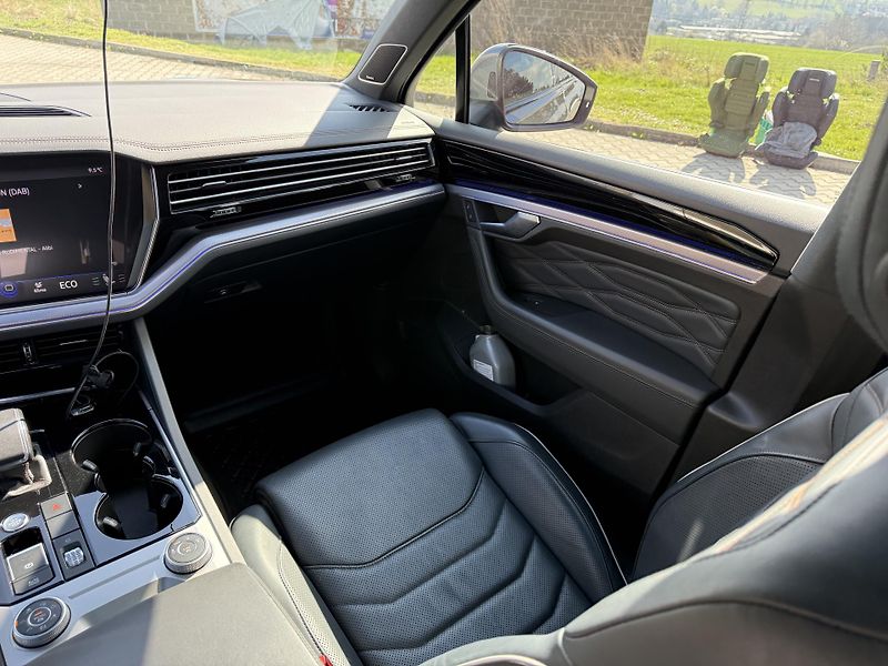 Volkswagen Touareg 3.0 TDI R-LINE   ONE MILLION - fotka 10 z 25