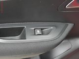 Peugeot 2008 (2021) 1.2PT, ČR, Active - náhled 12