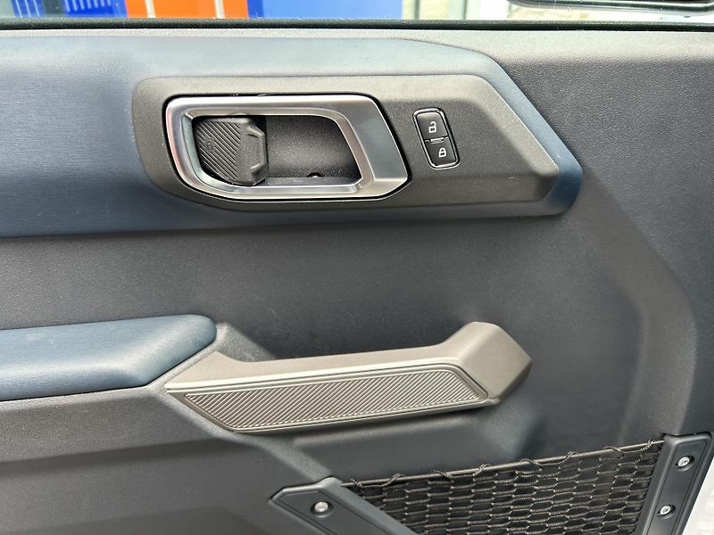 Ford Bronco 2.7 EcoBoost 246kW OUTER BANKS - fotka 13 z 32