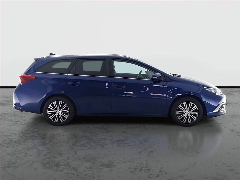 Toyota Auris (2015) 1.6 D-4D, Serv.kniha, Tempomat - fotka 6 z 17
