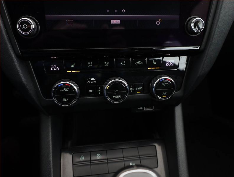 Škoda Octavia (2019) 1.6 TDI, Tempomat - fotka 10 z 15