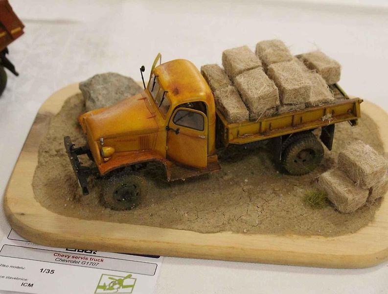 Vítězný model kategorie závodních vozů seniorů, Bugatti Type 35B Přemysla Bartoše. Se skutečným vozem si Eliška Junková dojela pro 5. místo při závodě Targa Florio 1928.