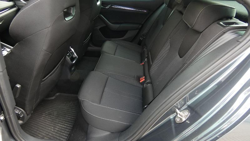 Škoda Octavia 2,0 TDI Style - fotka 20 z 25